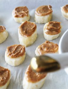 healthy-chocolate-covered-banana-bites-banana-pops-8